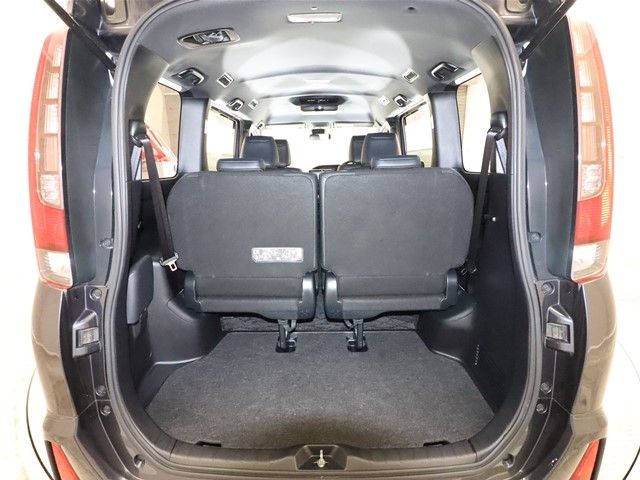 Toyota NOAH 2017-04 181623-8
