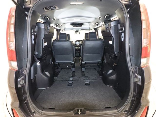 Toyota NOAH 2017-04 181623-9