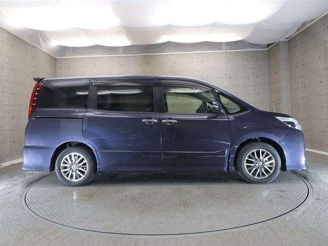 Toyota NOAH 2017-04 181623-22