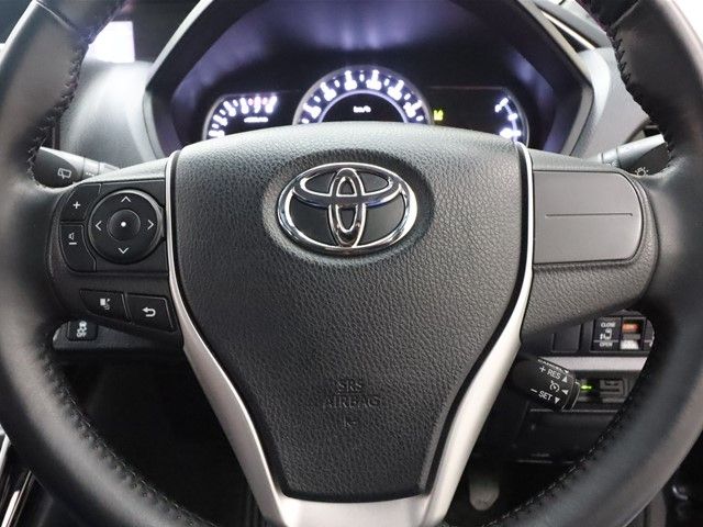 Toyota NOAH 2017-04 181623-11