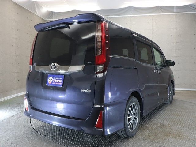 Toyota NOAH 2017-04 181623-1