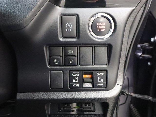 Toyota NOAH 2017-04 181623-12