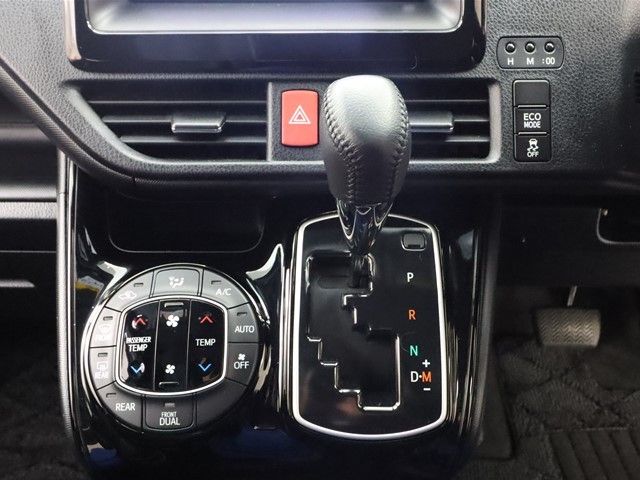 Toyota NOAH 2017-04 181623-13