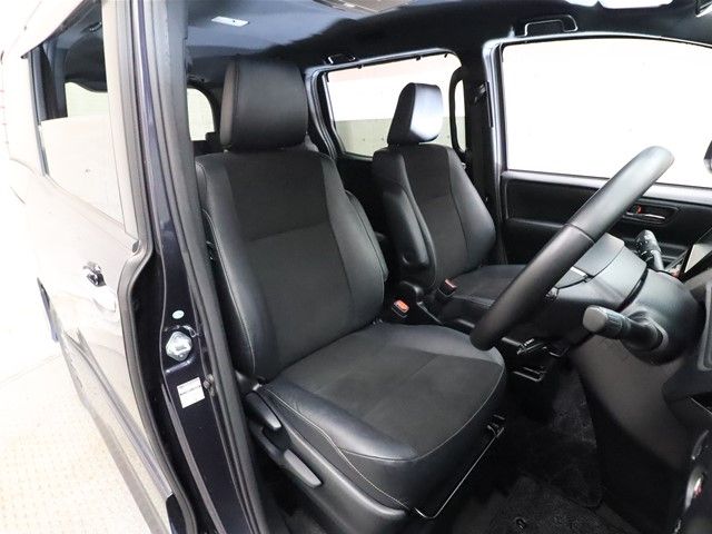 Toyota NOAH 2017-04 181623-3