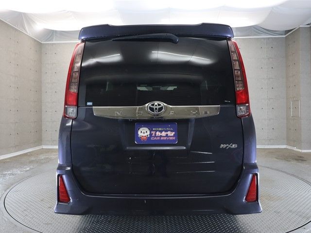 Toyota NOAH 2017-04 181623-23