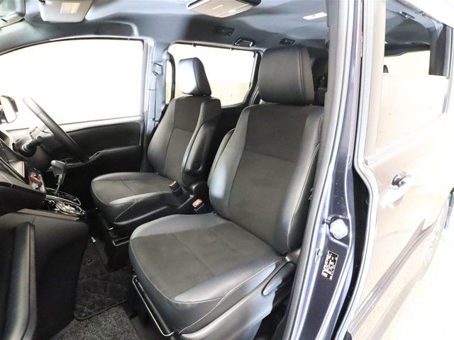 Toyota NOAH 2017-04 181623-5
