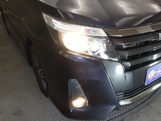 Toyota NOAH 2017-04 181623-19