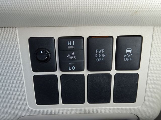 Toyota SPADE 2013-04 184447-26