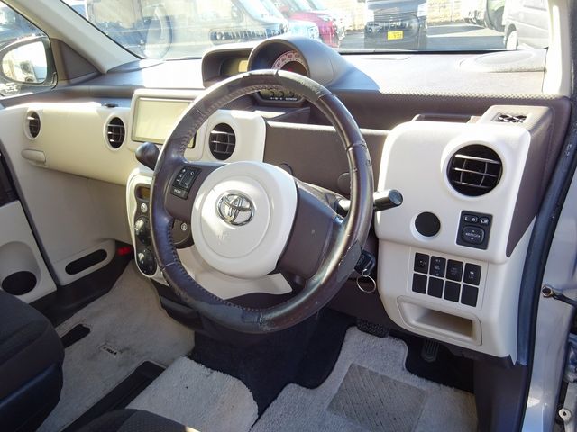 Toyota SPADE 2013-04 184447-9
