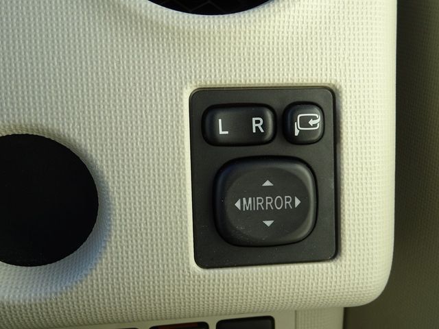 Toyota SPADE 2013-04 184447-25