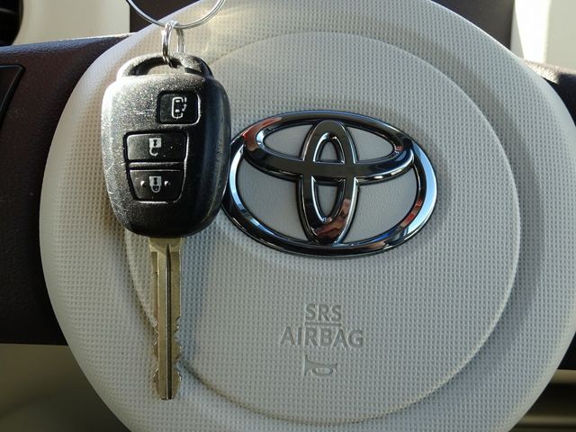 Toyota SPADE 2013-04 184447-28