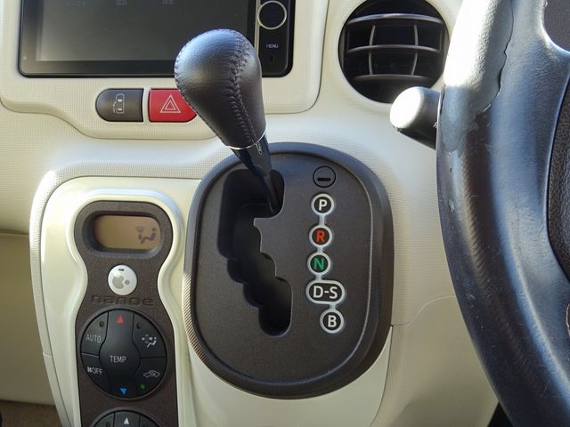 Toyota SPADE 2013-04 184447-21