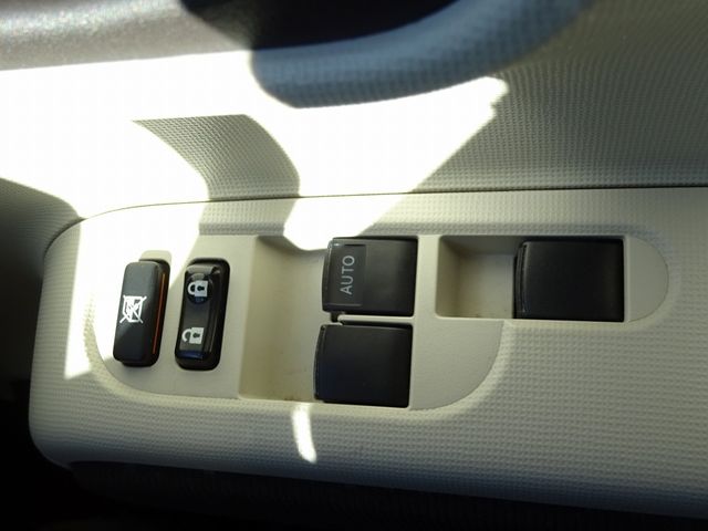 Toyota SPADE 2013-04 184447-27