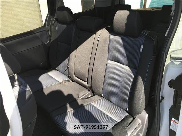 Toyota NOAH 2014-01 210584-11