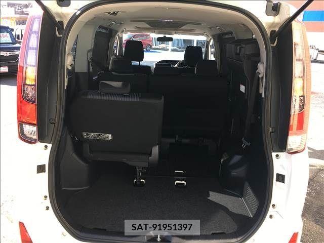 Toyota NOAH 2014-01 210584-13