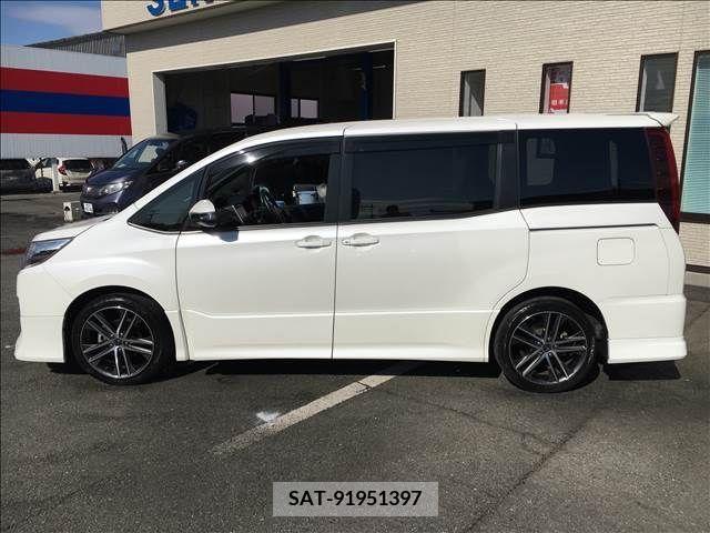 Toyota NOAH 2014-01 210584-16