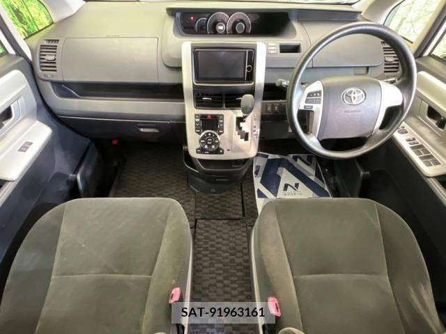Toyota NOAH 2013-11 298086-1