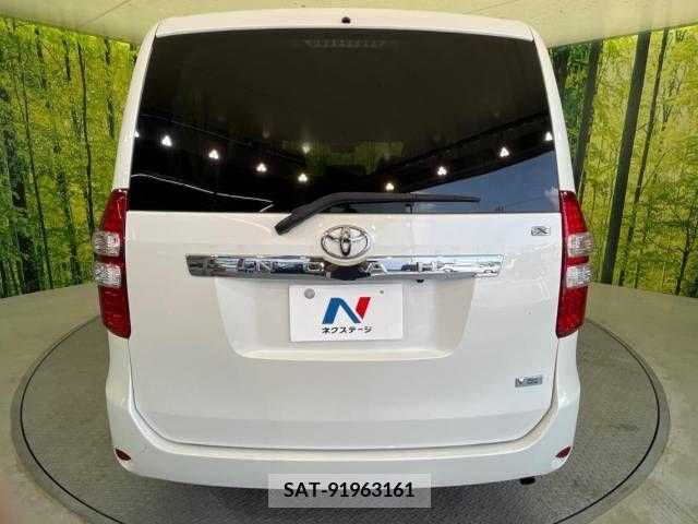 Toyota NOAH 2013-11 298086-16