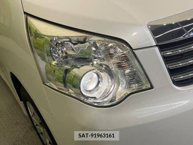 Toyota NOAH 2013-11 298086-13