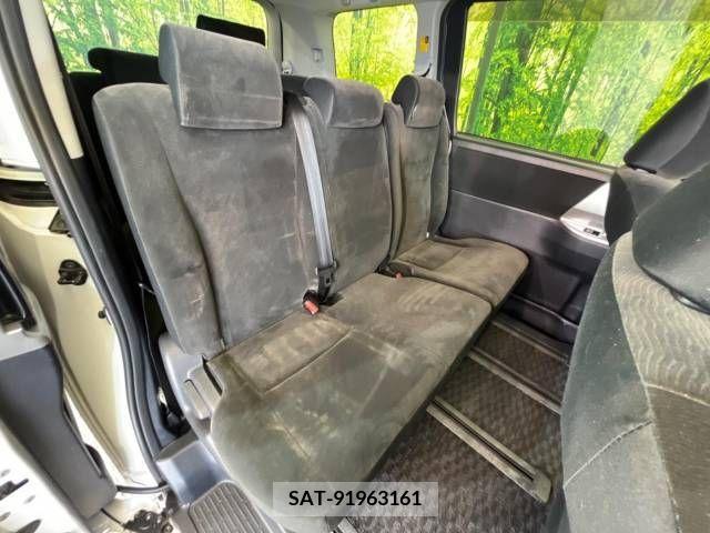 Toyota NOAH 2013-11 298086-9