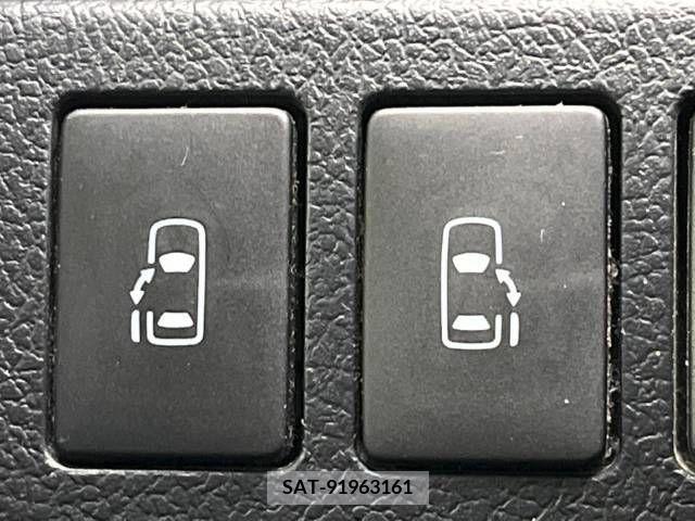 Toyota NOAH 2013-11 298086-4