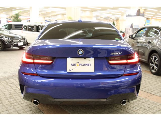Bmw 3 SERIES 2019-04 11013-23