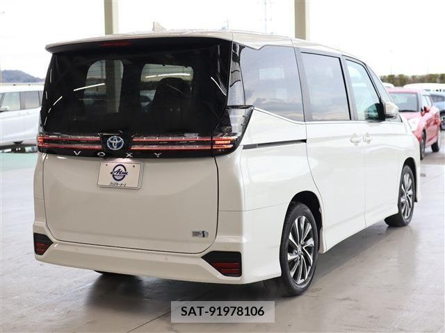 Toyota VOXY 2024-01 219340-3
