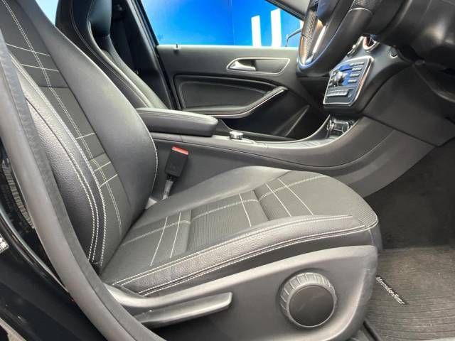 Mercedes Benz A-CLASS 2015-12 186988-8