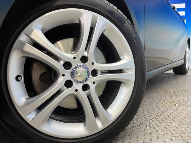 Mercedes Benz A-CLASS 2015-12 186988-14