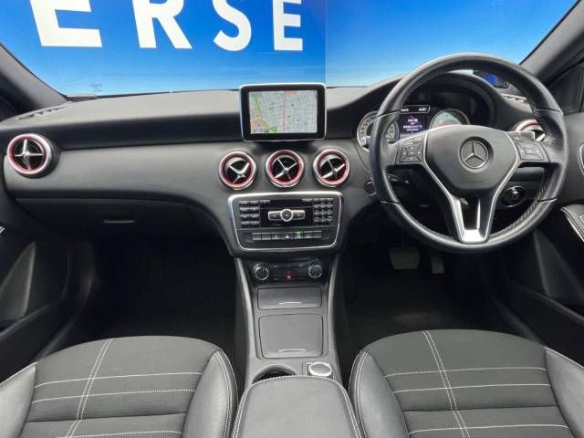 Mercedes Benz A-CLASS 2015-12 186988-1