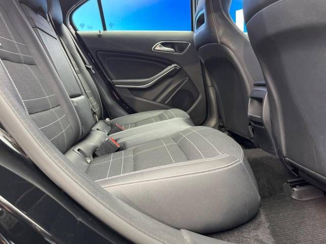 Mercedes Benz A-CLASS 2015-12 186988-9