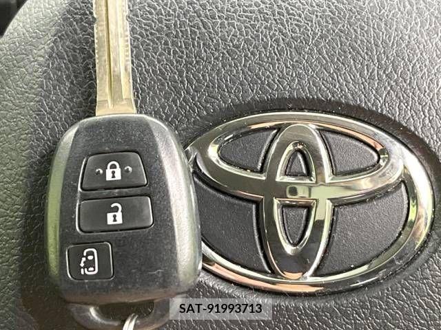 Toyota SIENTA 2016-03 381943-7