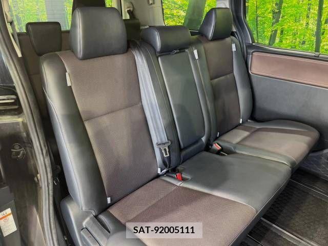Toyota ESQUIRE 2015-10 359782-9