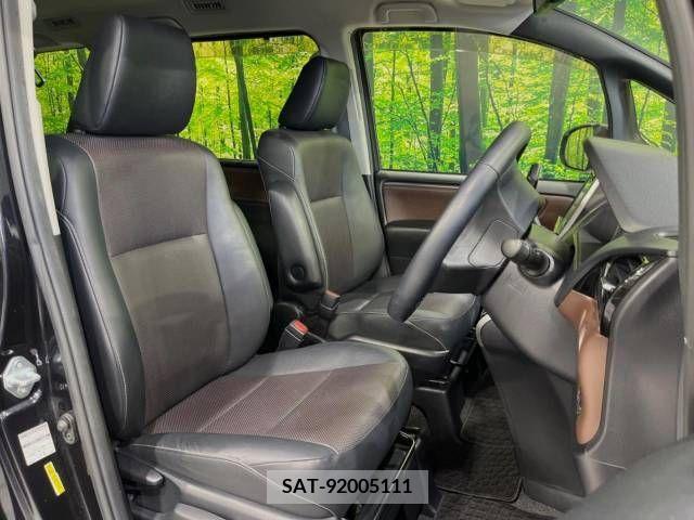 Toyota ESQUIRE 2015-10 359782-8