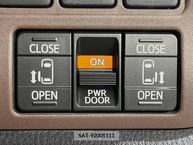 Toyota ESQUIRE 2015-10 359782-4