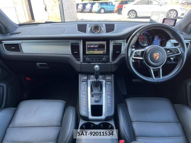 Porsche MACAN 2018-10 380243-1