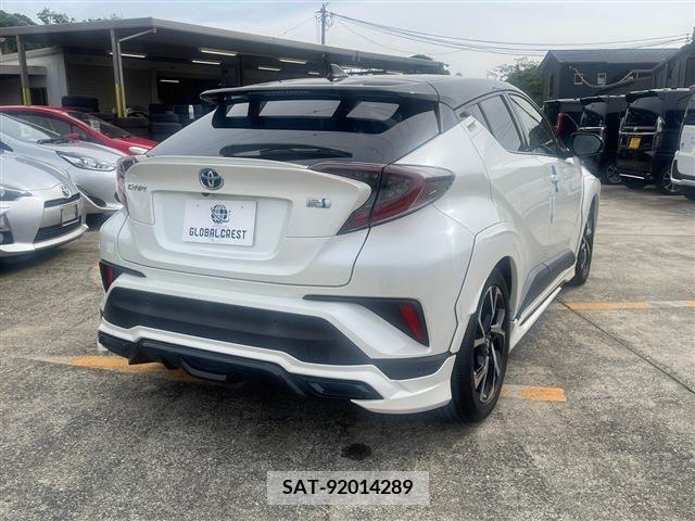 Toyota C-HR 2017-09 295321-12
