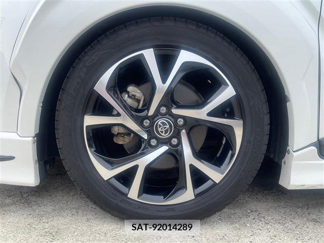 Toyota C-HR 2017-09 295321-13