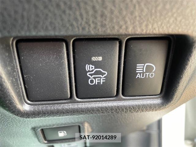 Toyota C-HR 2017-09 295321-19