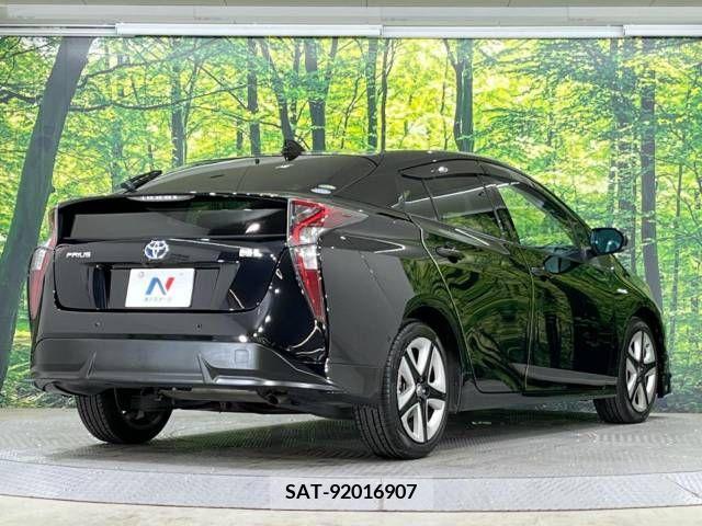 Toyota PRIUS 2016-11 331288-18