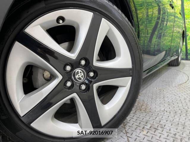 Toyota PRIUS 2016-11 331288-14