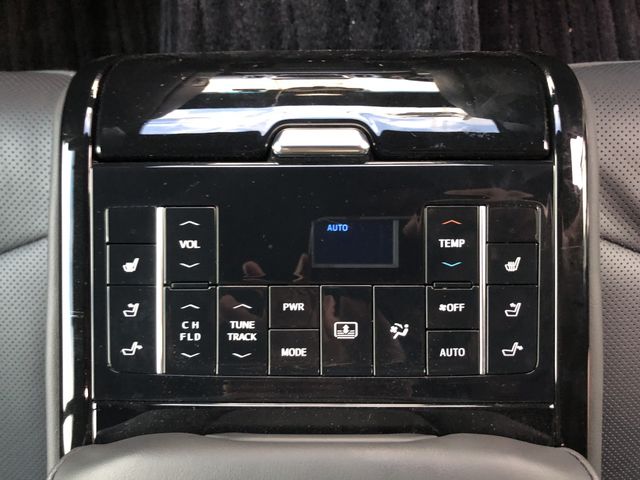 Toyota CROWN SEDAN 2018-10 11000-14
