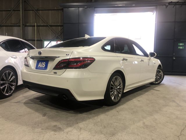 Toyota CROWN SEDAN 2018-10 11000-2