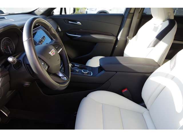 Cadillac XT4 2023-02 16241-3