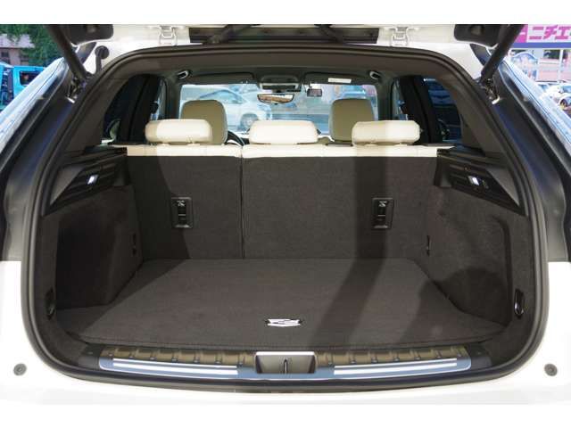 Cadillac XT4 2023-02 16241-15