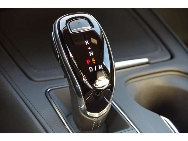 Cadillac XT4 2023-02 16241-12