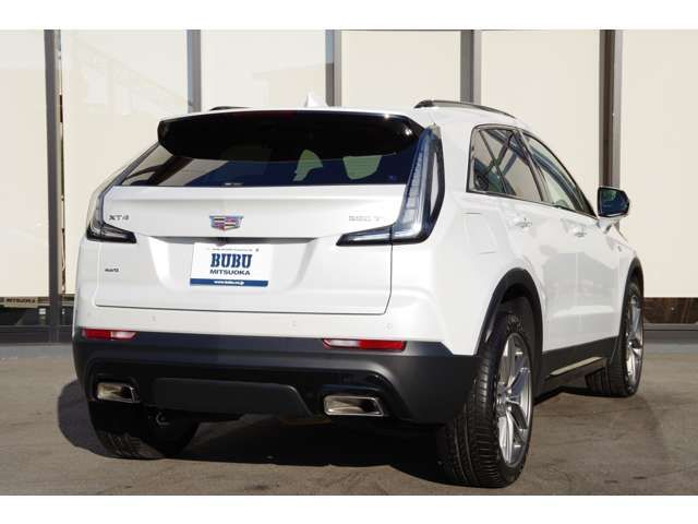 Cadillac XT4 2023-02 16241-2