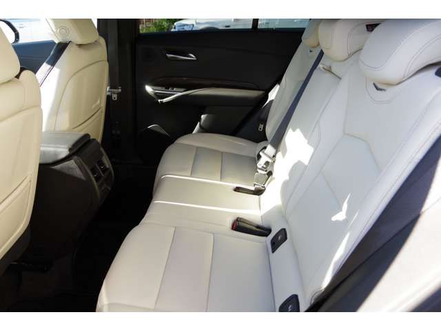 Cadillac XT4 2023-02 16241-5