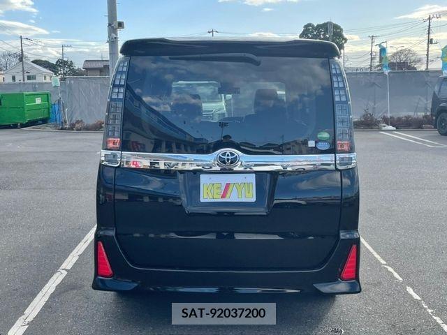 Toyota VOXY 2016-10 331483-5