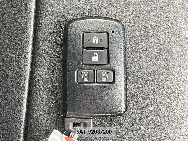 Toyota VOXY 2016-10 331483-28